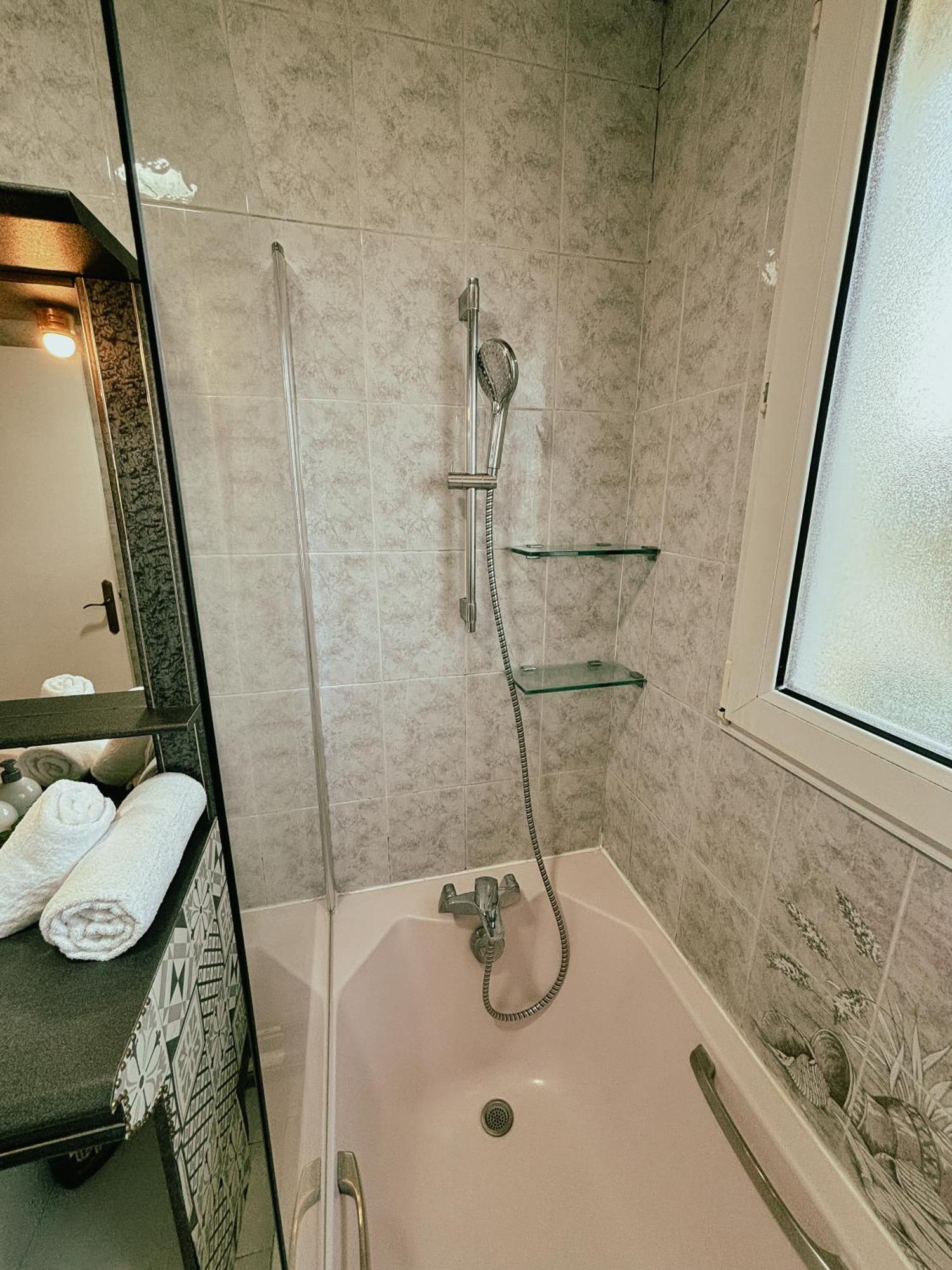 Duplex Avec Jardin - Proche Paris - Disneyland - Rer - Noisy-le-Grand Buitenkant foto